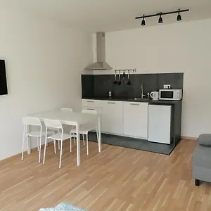 Brand New #51 With Free Secure Parking In The Center Praha